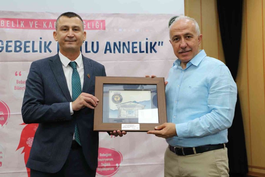 Kadın Sağlığı Ve Gebelik Eğitimini Tamamlayan Anneler Sertifikalarını Aldı