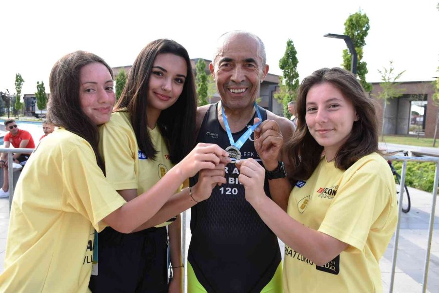 Şampiyon Gönülleri De Fethetti