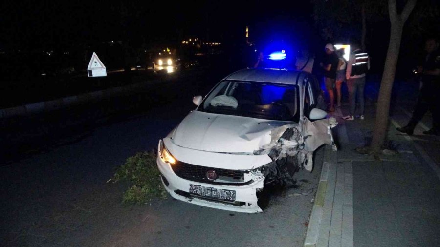 Hurdaya Dönen Otomobilden Sağ Çıktılar, Alkolün Etkisiyle Neşe İçinde Kameraya El Salladılar