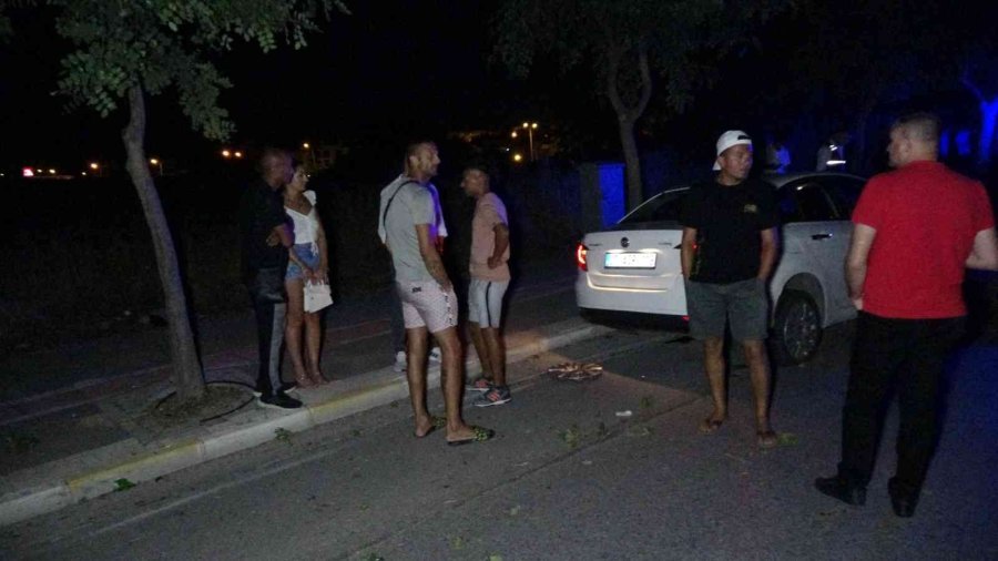 Hurdaya Dönen Otomobilden Sağ Çıktılar, Alkolün Etkisiyle Neşe İçinde Kameraya El Salladılar