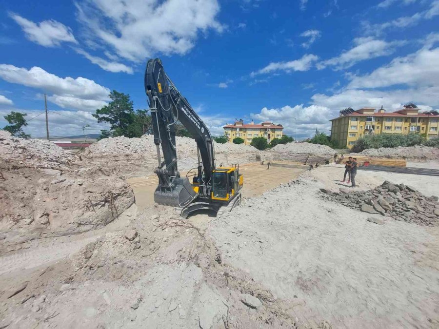Tomarza’da Öğrenci Yurdunun Temel Açma Çalışmaları Başladı