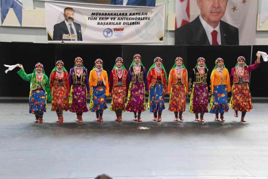 Akşehir Halk Oyunları Grup Yarışmasına Ev Sahipliği Yaptı