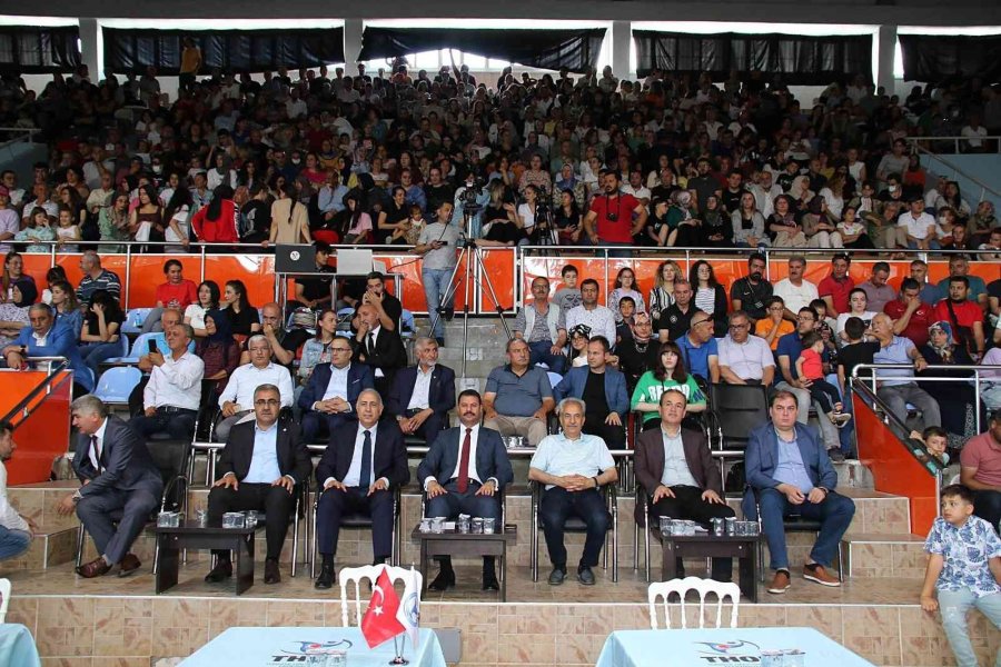 Akşehir Halk Oyunları Grup Yarışmasına Ev Sahipliği Yaptı