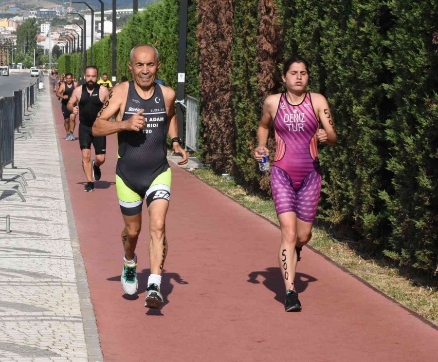 Şampiyon Gönülleri De Fethetti