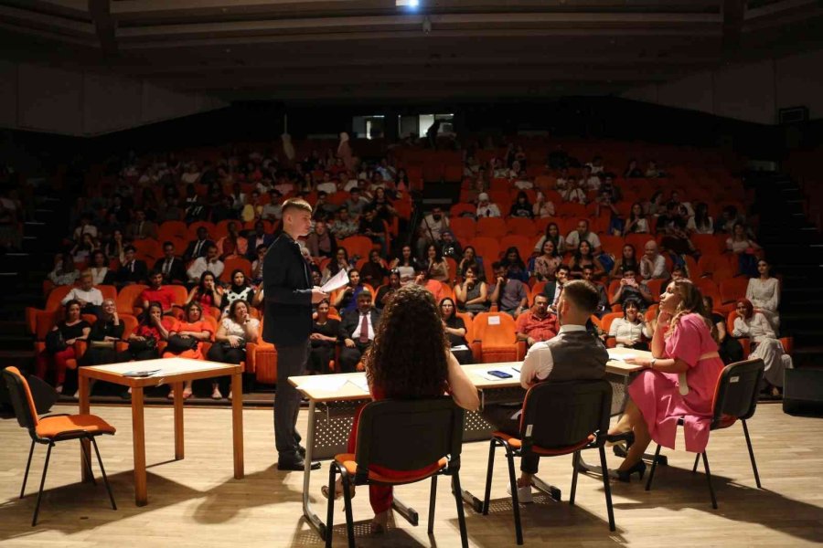 Uluslararası Öğrencilerden Türkçe Gösteri