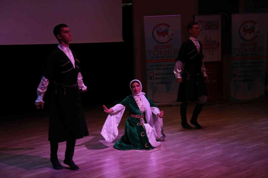 Uluslararası Öğrencilerden Türkçe Gösteri