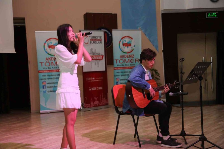 Uluslararası Öğrencilerden Türkçe Gösteri