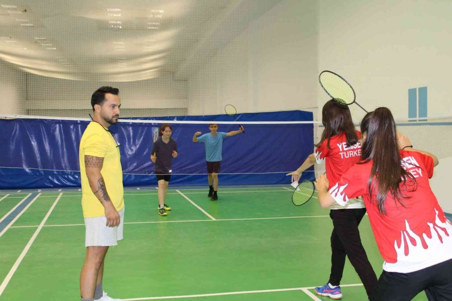Eskişehirli İkizler, Türk Badminton Tarihine Şimdiden İsimlerini Yazdılar