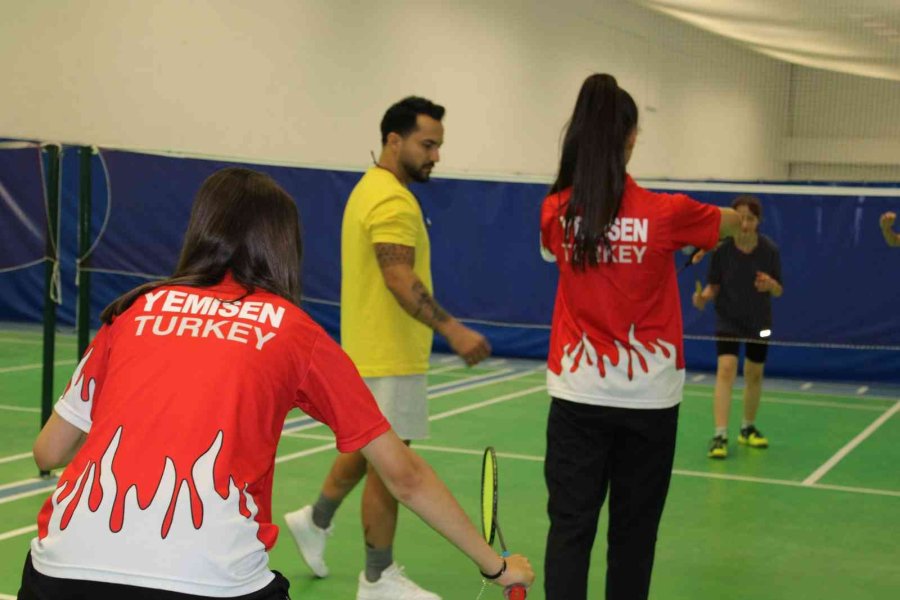 Eskişehirli İkizler, Türk Badminton Tarihine Şimdiden İsimlerini Yazdılar