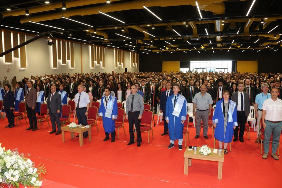 Hukuk Fakültesi Mezunları Mesleğe Adım Attı