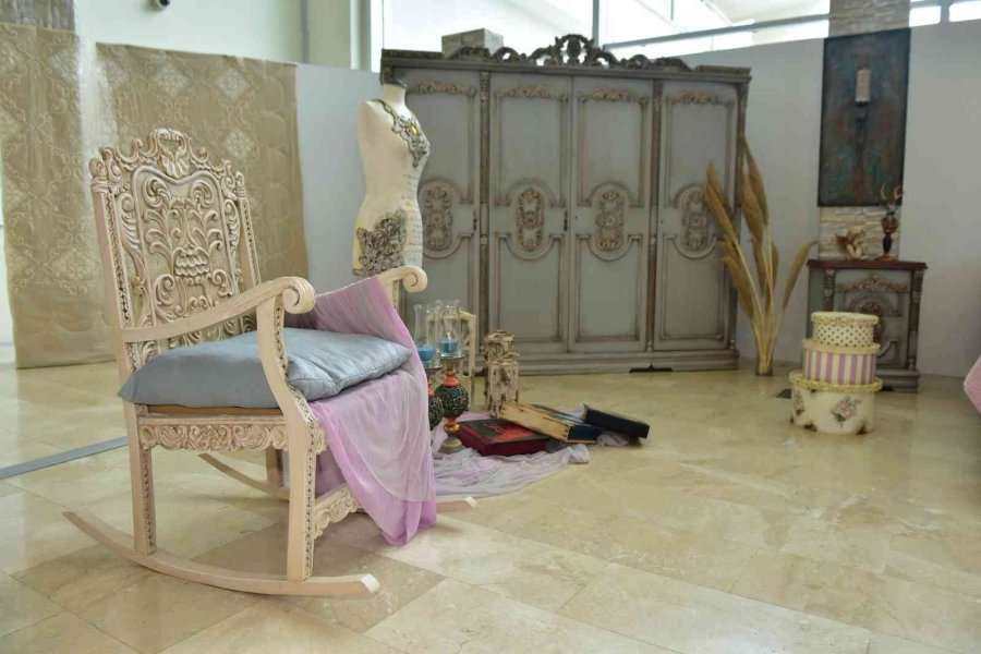 Eski Eşyaları Sanat Eserine Dönüştürdüler