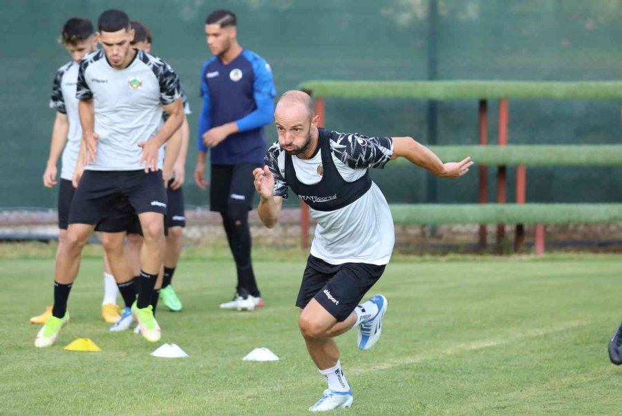 Alanyaspor Yeni Sezon Hazırlıklarına Başladı