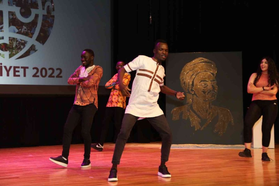 Anadolu Tömer Mezuniyet Sevinci