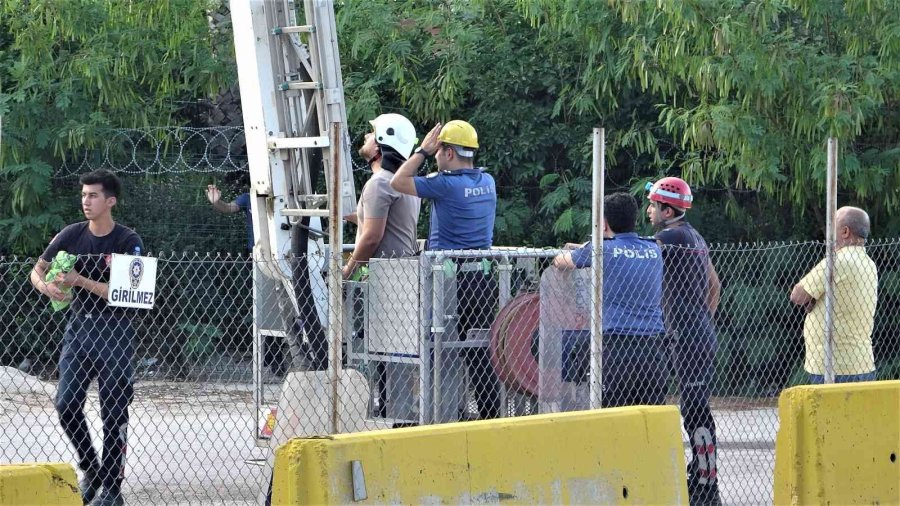 Antalya’da Baz İstasyonuna Çıkan Şahıs 30 Saat Sonra Gazlı İçecek İle İkna Edildi