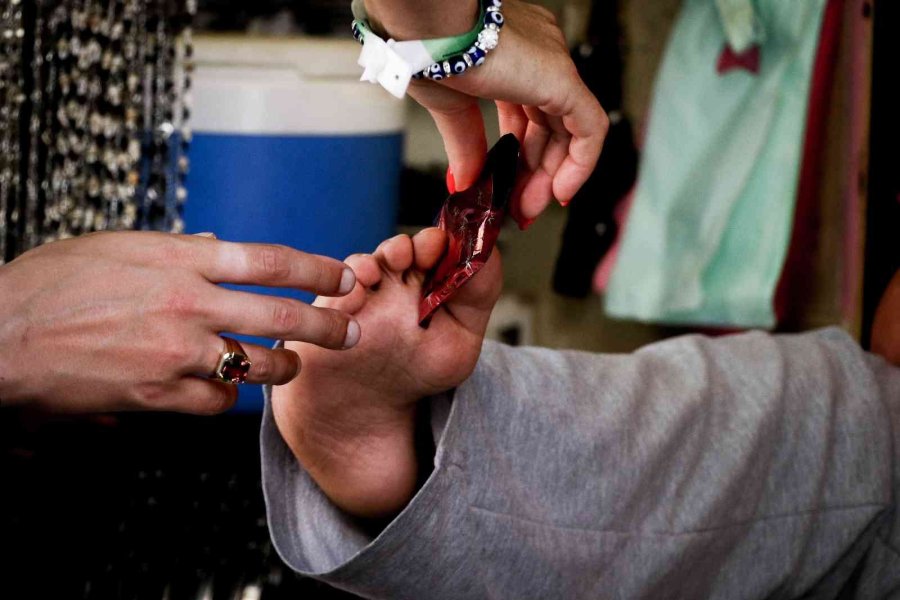 Doğuştan Elleri Olmayan Esnafın Yaptıklarını Görenler Hayrete Düşüyor