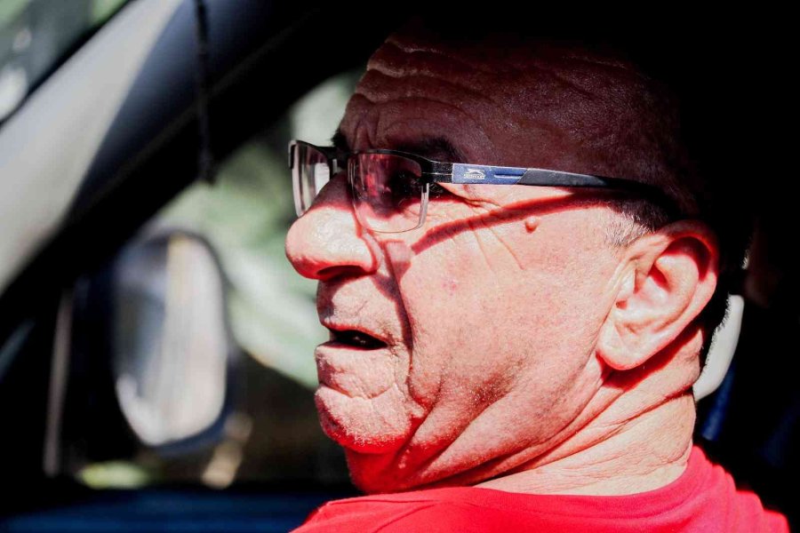 Doğuştan Elleri Olmayan Esnafın Yaptıklarını Görenler Hayrete Düşüyor