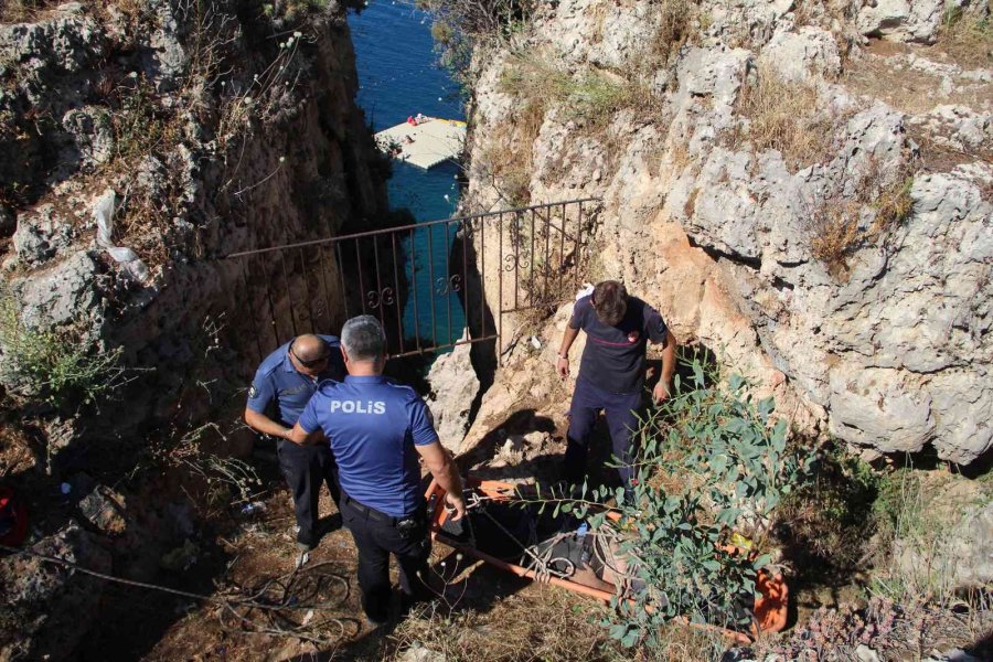 Tuvaletini Yaparken Falezlerden Düştü, Polis Ve İtfaiye Alarma Geçti