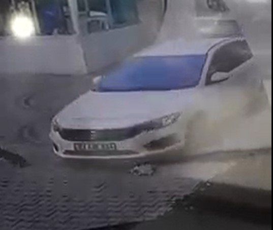 Aracını Üzerine Sürdüğü İki Kediden Birini Telef Etti Serbest Kaldı