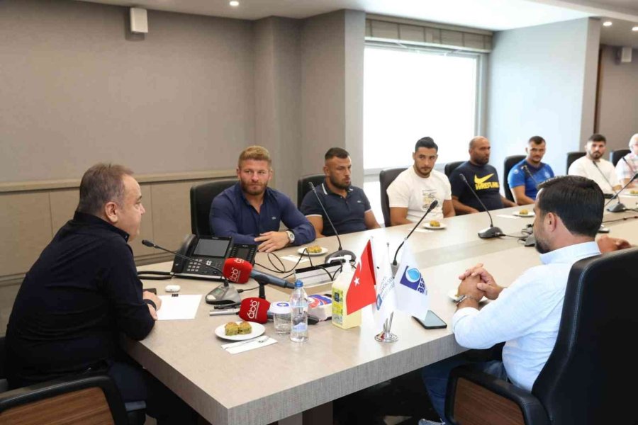 Pehlivanlardan Başkan Böcek’e Kırkpınar’da Altın Kemer Sözü