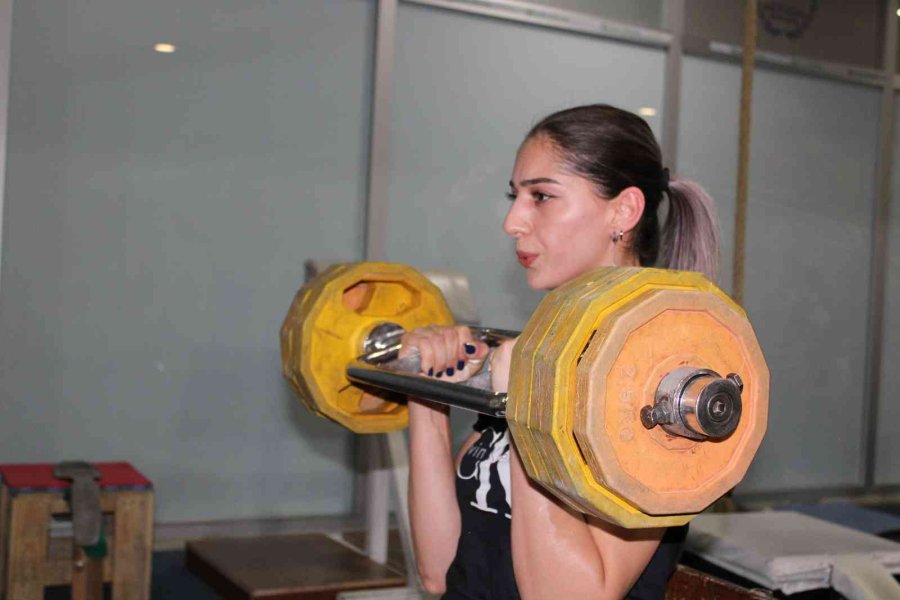 Demir Bilek Kadınların Hedefi Dünya Şampiyonası