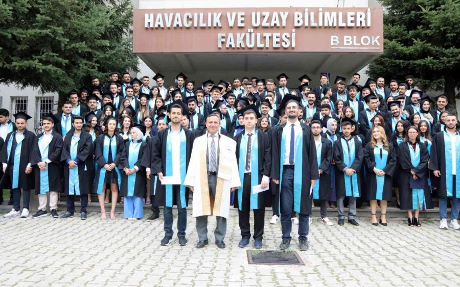Erü Havacılık Ve Uzay Bilimleri Fakültesi Yeni Mezunlarını Verdi