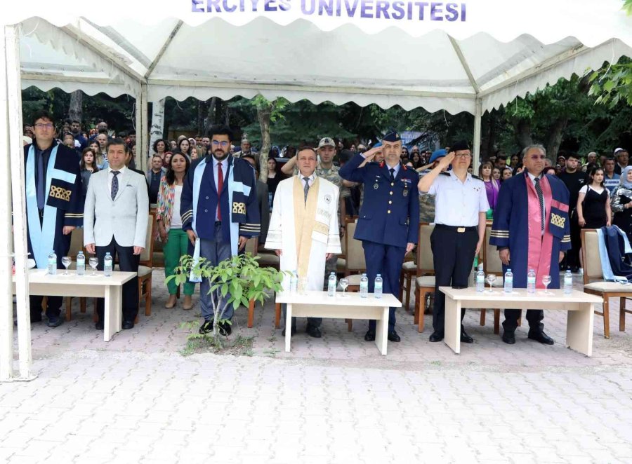 Erü Havacılık Ve Uzay Bilimleri Fakültesi Yeni Mezunlarını Verdi