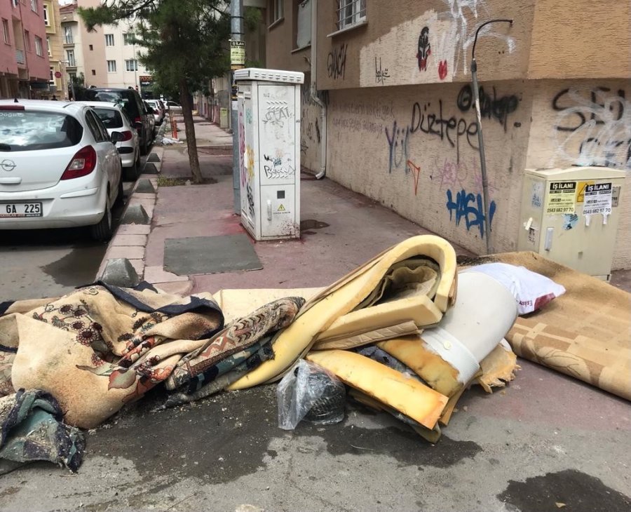 Kaldırımlar Çöplük Değil