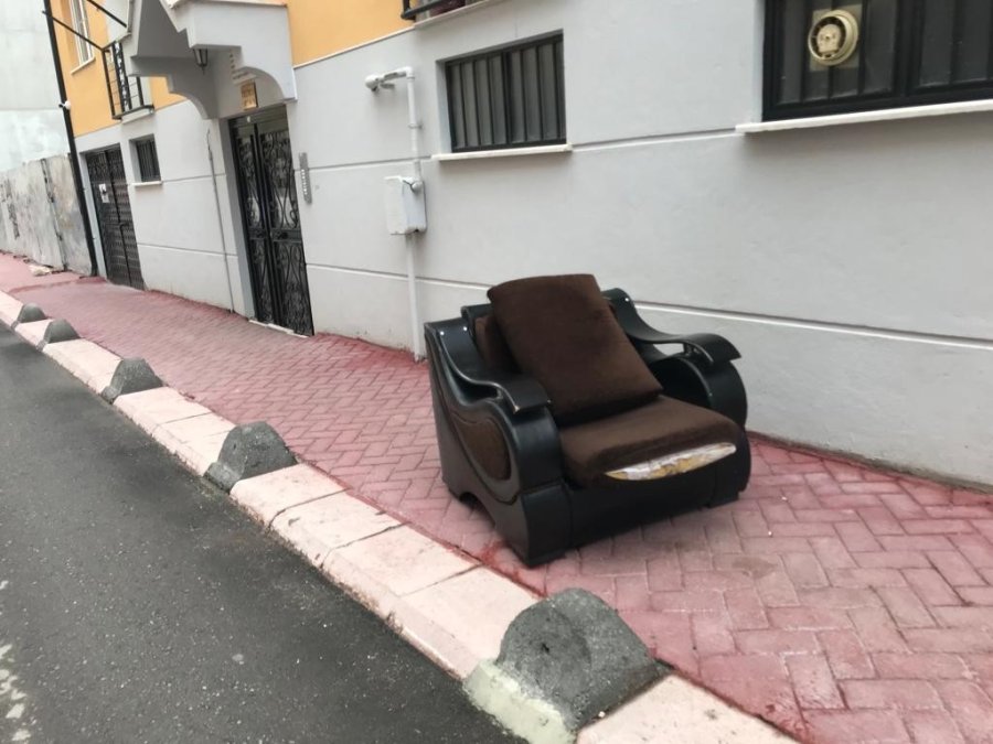 Kaldırımlar Çöplük Değil