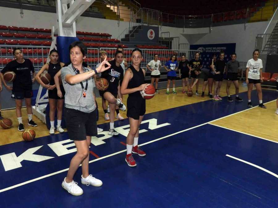 Kepez Basketboluna Şampiyon Antrenör