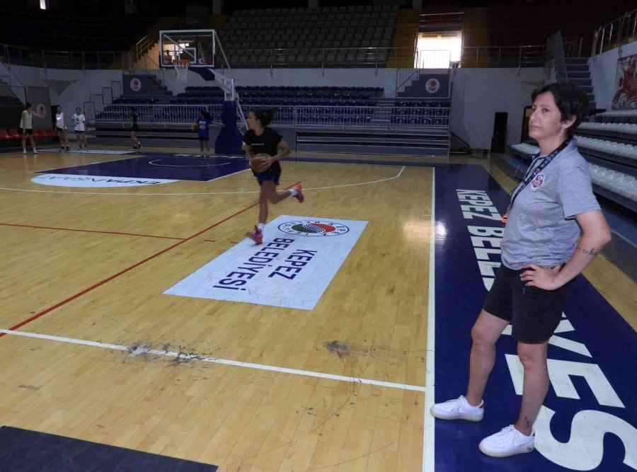 Kepez Basketboluna Şampiyon Antrenör