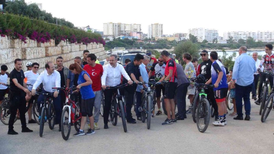 Gençlik Ve Spor Bakanı Kasapoğlu, Akkum Gençlik Kampı Açılışına Bisikletle Geldi