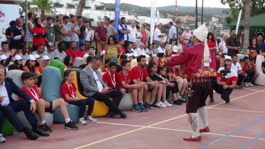 Gençlik Ve Spor Bakanı Kasapoğlu, Akkum Gençlik Kampı Açılışına Bisikletle Geldi