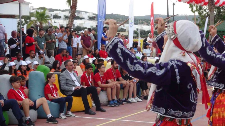 Gençlik Ve Spor Bakanı Kasapoğlu, Akkum Gençlik Kampı Açılışına Bisikletle Geldi