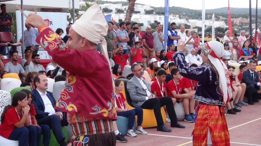 Gençlik Ve Spor Bakanı Kasapoğlu, Akkum Gençlik Kampı Açılışına Bisikletle Geldi
