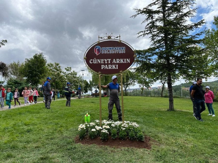 Cüneyt Arkın’ın İsteğini Minikler Gerçekleştirdi