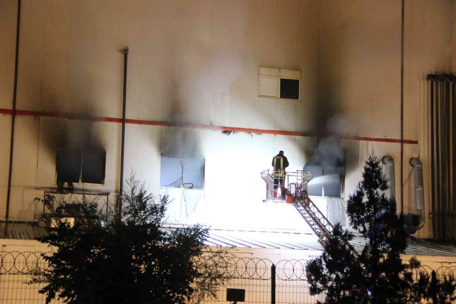 Karaman’da Bisküvi Fabrikasında Yangın Çıktı, 10 İşçi Dumandan Etkilendi