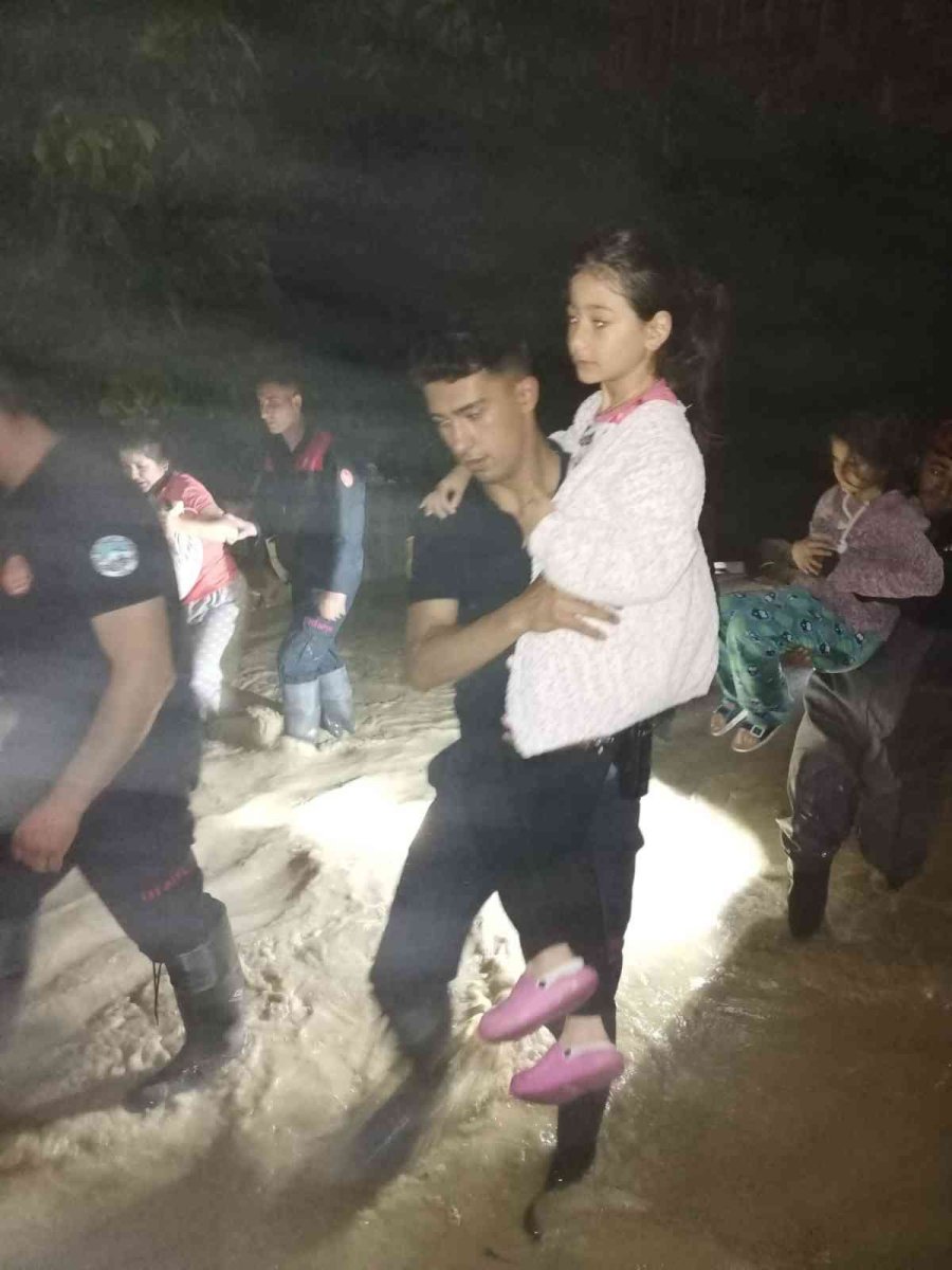 Kayseri Büyükşehir, Karadeniz’de Yaraları Sarıyor