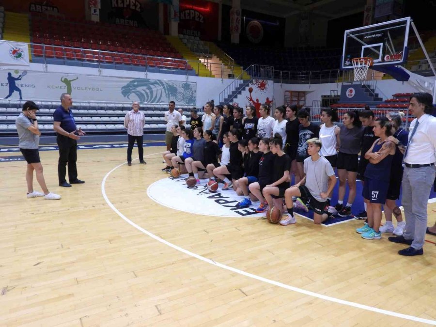 Kepez Basketboluna Şampiyon Antrenör