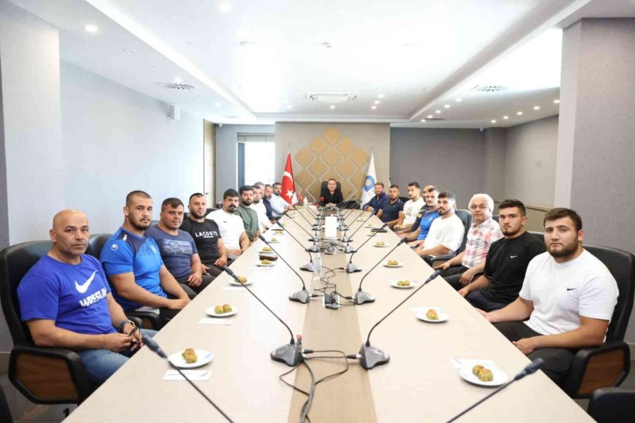 Pehlivanlardan Başkan Böcek’e Kırkpınar’da Altın Kemer Sözü