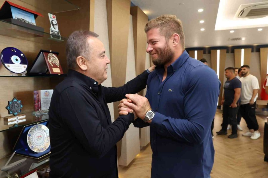 Pehlivanlardan Başkan Böcek’e Kırkpınar’da Altın Kemer Sözü