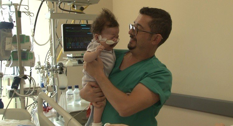 Dört Aylık Bebeğin 300 Binde Bir Görülen Rahatsızlığı Konya’da Şifa Buldu