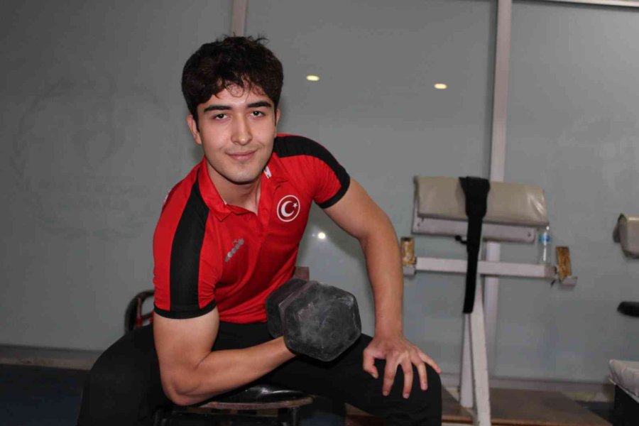 Bilek Güreşinde Başarı 10 Tonu Kaldırmaktan Geçiyor