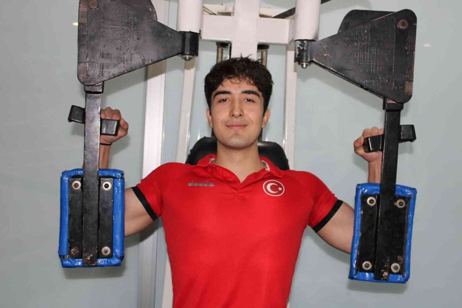 Bilek Güreşinde Başarı 10 Tonu Kaldırmaktan Geçiyor