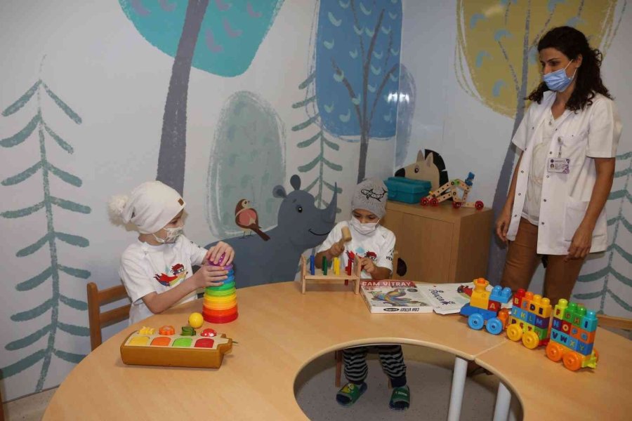 Hastanede Kanser Tedavisi Gören Çocuklara Oyun Odası