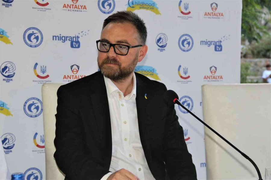 Antalya’da Ukraynalı Çocuklar İçin Sahneye Çıkan Şarkıcı Jamala’dan Bayraktar Teşekkürü