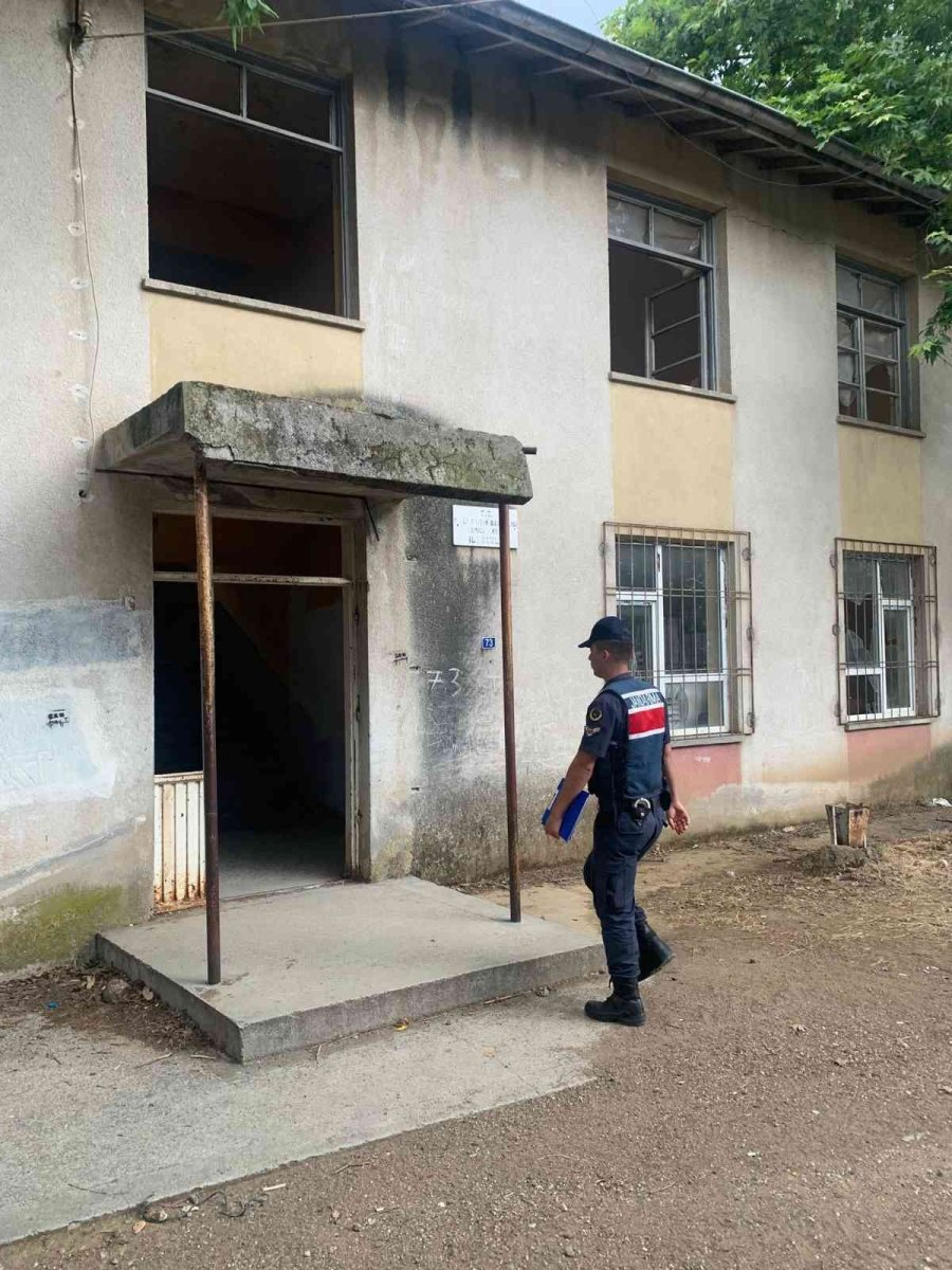 Antalya’da Huzur Uygulamasında Aranan 8 Kişi Yakalandı