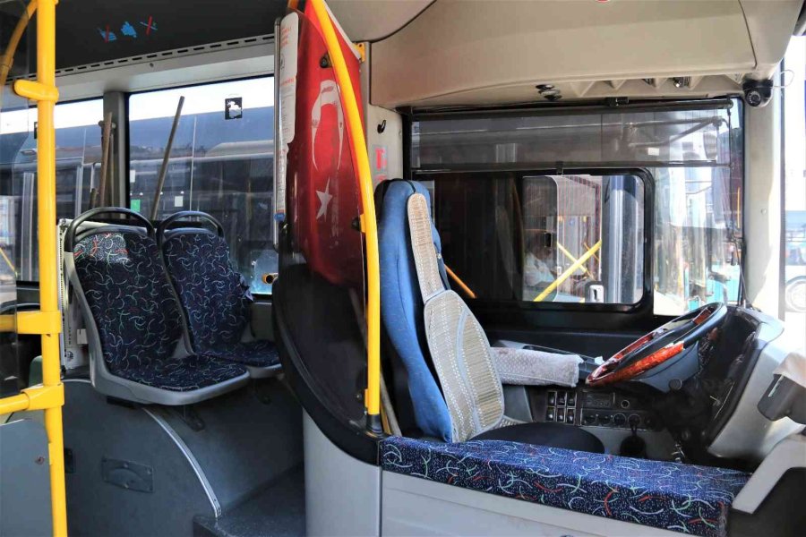 Antalya’da Turizm Sezonu Açıldı, Toplu Taşıma Araçları Şoförsüz Kaldı