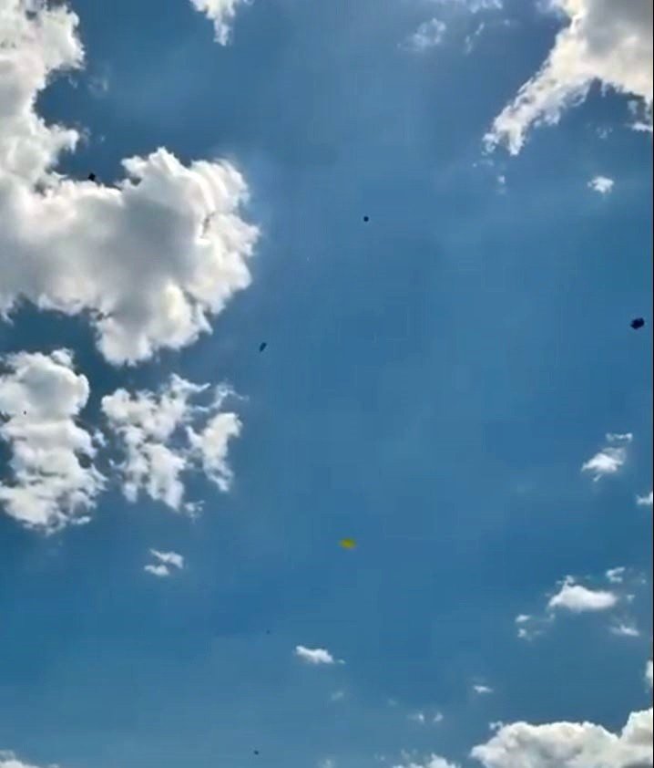 Antalya’da Şiddetli Rüzgar Sahildeki Şemsiyeleri Uçurdu