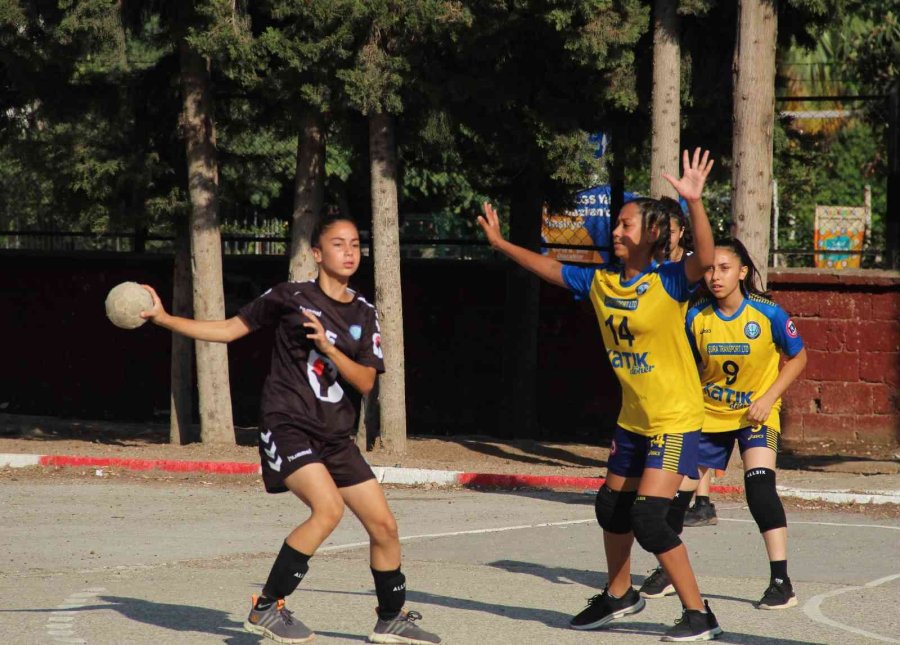 Asfaltta Çalışıp, Parke Sahada Türkiye Şampiyonu Oldular