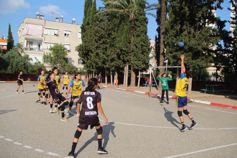 Asfaltta Çalışıp, Parke Sahada Türkiye Şampiyonu Oldular